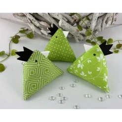 Best 3 Dekohühner aus Stoff – Frühlingsdeko, handgenäht, grün/weiß, Frühling
