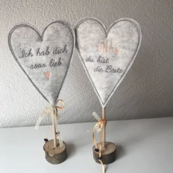Tischdekoration|aba 2 er Set Herzen auf Standfuß  in der Farbe APRICOT - Tisch/Fenster Dekoration aus 100 % Wollfilz - für liebe Menschen
