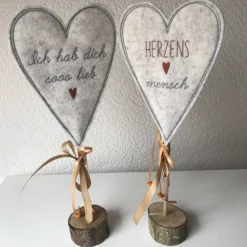 Tischdekoration|aba 2 er Set Herzen auf Standfuß  in der Farbe COGNAC - Tisch/Fenster Dekoration aus 100 % Wollfilz - für liebe Menschen