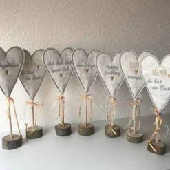 2 er Set Herzen auf Standfuß in der Farbe SENF  - Tisch/Fenster Dekoration aus 100 % Wollfilz - für liebe Menschen Tischdekoration
