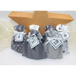 Adventskalender|Monemy Adventskalender / Säckchen zum Befüllen / Stoffsäckchen mit Zahlen grau weiß