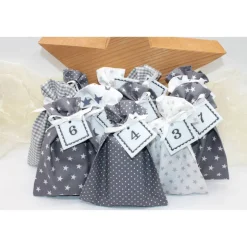 Adventskalender|Monemy Adventskalender / Säckchen zum Befüllen / Stoffsäckchen mit Zahlen grau weiß