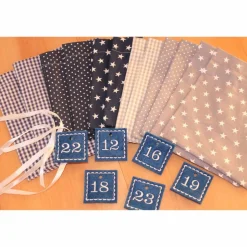 Adventskalender|Monemy Adventskalender / Säckchen zum befüllen / Stoffsäckchen mit Zahlen dunkelblau grau