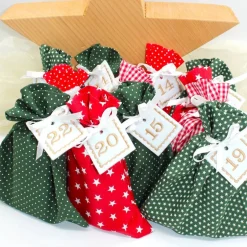 Adventskalender / Säckchen zum Befüllen / Stoffsäckchen mit Zahlen dunkelgrün rot Adventskalender