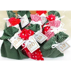 Adventskalender / Säckchen zum Befüllen / Stoffsäckchen mit Zahlen dunkelgrün rot Adventskalender