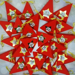 Adventskalender|Kleine Schätze Adventskalender befüllt mit 24 goldfarbenen, handgefertigten Dekoanhängern aus Kristallglas, Holz, Acryl & Metall