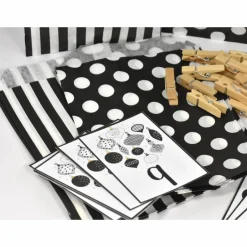 Sale Adventskalender DIY mit Kraftpapiertüten, Zahlen und Holzklammern mir grafischen Motiven Adventskalender