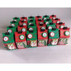 Adventskalender|IdeenOase Adventskalender hergestellt aus 24 kleinen Milchkartons in rot und grün