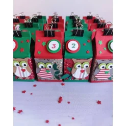 Adventskalender|IdeenOase Adventskalender hergestellt aus 24 kleinen Milchkartons in rot und grün