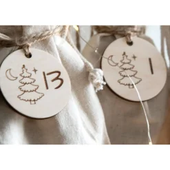 Outlet Adventskalender Holz 38×21 cm – Winterlandschaft mit Gänsen, Acryl-Name, Set-Auswahl, Birke 4 mm Adventskalender