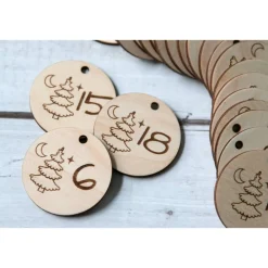Outlet Adventskalender Holz 38×21 cm – Winterlandschaft mit Gänsen, Acryl-Name, Set-Auswahl, Birke 4 mm Adventskalender