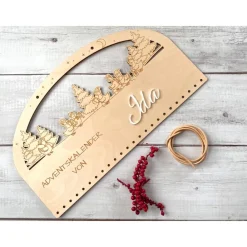 Outlet Adventskalender Holz 38×21 cm – Winterlandschaft mit Gänsen, Acryl-Name, Set-Auswahl, Birke 4 mm Adventskalender