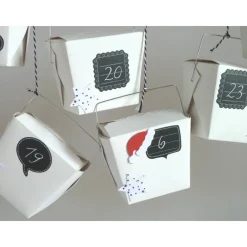 Adventskalender in schwarz/weiß zum aufhängen aus Take-away Boxen zum befüllen Adventskalender