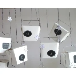 Adventskalender in schwarz/weiß zum aufhängen aus Take-away Boxen zum befüllen Adventskalender