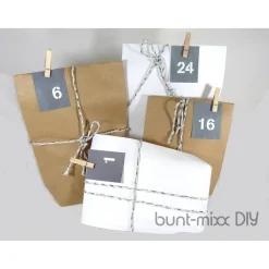 Adventskalender|bunt-mixx-DESIGN Adventskalender Tüten Klammern, 50m Textilgarn, Auswahl: 24 oder 25 Zahlen, Kreidetafel Anhänger, DIY-Set