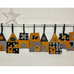 Sale Adventskalender, Vorweihnachten, senf-schwarz-weiß-grau, genäht, gestickt ,Unikat, 24 Häuschen zum aufhängen, Kinder Adventskalender