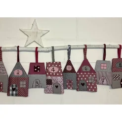 Adventskalender|Herzknoten Adventskalender, Vorweihnachten, grau-bordeaux-rosa-beere, genäht, gestickt ,Unikat, 24 Häuschen zum aufhängen, Kinder