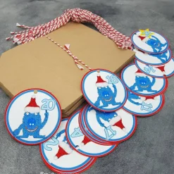 Adventskalender Weihnachtsmonster zum Befüllen – 24 Kraftpapiertüten mit Zahlenanhängern & Kordeln Adventskalender