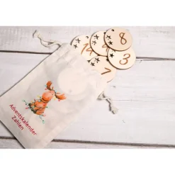 Online Adventskalender Zahlen Holz 1–24, rund Ø4,5 cm, mit ausgeschnittenen Sternen – handgefertigt & wiederverwendbar Adventskalenderzahlen