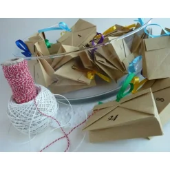 Adventskalender|IdeenOase Adventskalender zum aufhängen aus gefalteten Packpapier-Tütchen zum befüllen