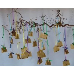 Adventskalender|IdeenOase Adventskalender zum aufhängen aus gefalteten Packpapier-Tütchen zum befüllen