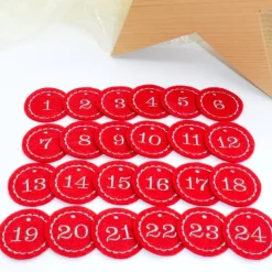 Adventskalenderzahlen|Monemy Adventskalenderzahlen rot Filz rund bestickt / Zahlen Anhänger Adventskalender