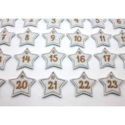 Adventskalenderzahlen|Monemy Adventskalenderzahlen weiß beige Filz Stern bestickt / Zahlen Anhänger Adventskalender