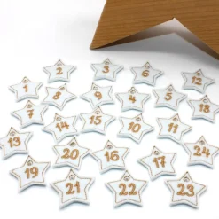 Adventskalenderzahlen|Monemy Adventskalenderzahlen weiß beige Filz Stern bestickt / Zahlen Anhänger Adventskalender