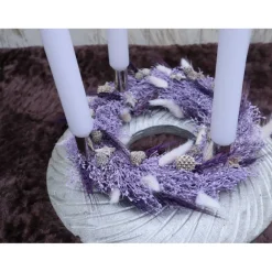 Online Adventskranz Holz mit Trockenblumen lila silberfarbig modern Adventskränze