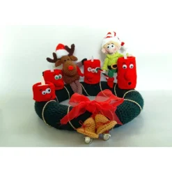Adventskränze|MRWolldesign Adventskranz Rentier Elf – Nachhaltige Weihnachtsdeko mit LED Kerzen & Glocken gehäkelt Amigurumi