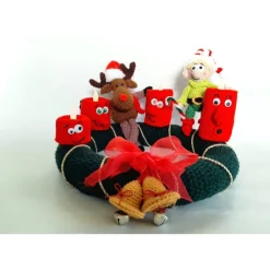 Adventskränze|MRWolldesign Adventskranz Rentier Elf – Nachhaltige Weihnachtsdeko mit LED Kerzen & Glocken gehäkelt Amigurumi