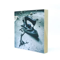 Best altes Bügeleisen, Holzbild, Lost Place, marode, Foto auf Holz, im Quadrat, 10 x 10 cm Geschenke Für Männer