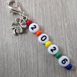 Tischdekoration|einfachpetra Anhänger '2026' mit Kleeblatt – Glücksbringer Charm als Geschenk, Gastgeschenk & kleine Aufmerksamkeit