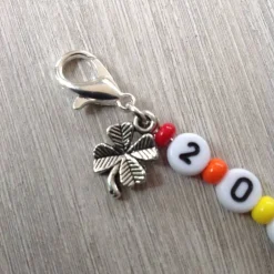 Tischdekoration|einfachpetra Anhänger '2026' mit Kleeblatt – Glücksbringer Charm als Geschenk, Gastgeschenk & kleine Aufmerksamkeit