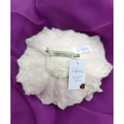 ANSTECKBLÜTE SARAH  handgearbeitet aus Naturmaterial Wolle & Seide in Weiß &  Rosé Accessoires