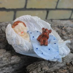 Clearance Baby Junge mit Teddy in Engelsflügel gebettet, handbemalt Gedenksteine