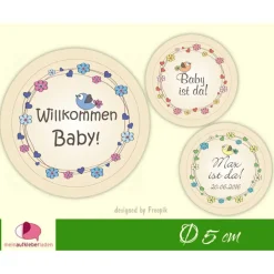 Discount Babyaufkleber zur Geburt | Willkommen Baby - Blumenkranz mit niedlichem Vögelchen Einladungskarten