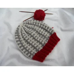 Geschenke|maleBL Babymütze & Babysocken Set handgestrickt aus 100% Alpaka – Unikat für Neugeborene, grau/rot/wollweiß
