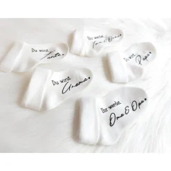 Einladungskarten|SelfmadeStudio Babysocke zur Schwangerschaftsverkündung – Personalisiertes Geschenk für werdende Eltern & Großeltern