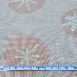 Best Baumwollstoff mit Kugeln, Sternen, Weihnachtsstoff, Breite 1,40 m, Meterware, natur, lachs, gold, Baumwolle, rico Weihnachtsstoffe