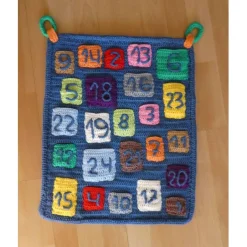 Adventskalender|CreativBaer Befüllbarer Adventskalender (gehäkelt/genäht) blau-bunt