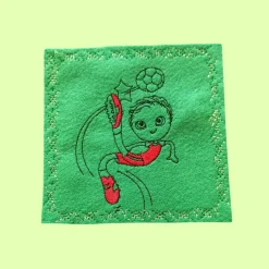 Sale bestickte Filz-Untersetzer für den Fussball-Abend, eckig,grün, Größe ca.12 x 12 cm, Fussball-Dekoration Tischdekoration