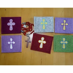 New Bestickte Rosenkranztasche aus Filz *Motiv Kreuz mit Umrandung *individuell angefertigt Rosenkranztäschchen