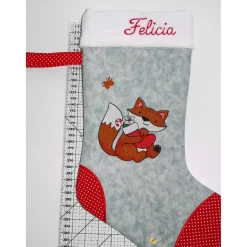 Nikolausstiefel|Deko und Taschen Bestickter grauer Nikolausstiefel Stickmotiv Fuchs personalisierter Weihnachtsstiefel mit Namen flauschige Krempe