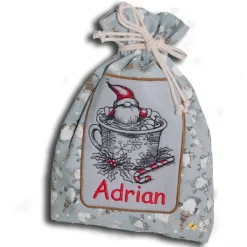 Säckchen & Beutel|Deko und Taschen Bestickter Weihnachtsbeutel witziges Nikolausmotiv personalisierter weihnachtlicher Geschenksack Wunschname