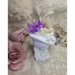 Blumenmädchen Laila mit Hut & Trockenblumen – Handgefertigte Dekofigur aus Raysin Tischdekoration