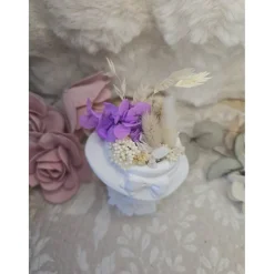 Blumenmädchen Laila mit Hut & Trockenblumen – Handgefertigte Dekofigur aus Raysin Tischdekoration
