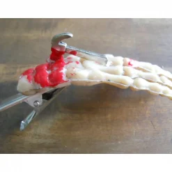 Accessoires|Punkrockdesign Blutige Hand Haarspange mit Axt   Halloween, gothic, rockabilly