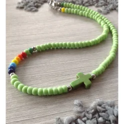 Hot Bunte Kinderkette' mit einem Howlithkreuz und Rocailles in Regenbogenfarben Geschenke