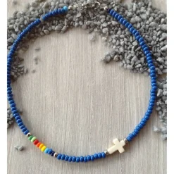 Hot Bunte Kinderkette' mit einem Howlithkreuz und Rocailles in Regenbogenfarben Schmuck